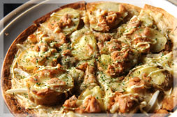 ツナとほくほくポテトのグラタンソースピザ